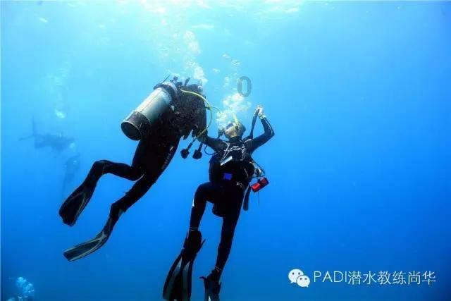 超可爱啦啦队女生
